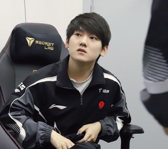 对抗更显临 对抗更显临